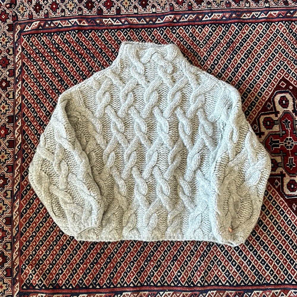 EUC Lunya Lofty wool cable sweater xs/s
